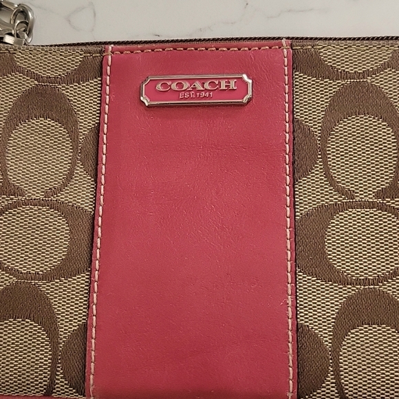 Coach wristlet, EUC🎉🎊 hot pink - Picture 2 of 6